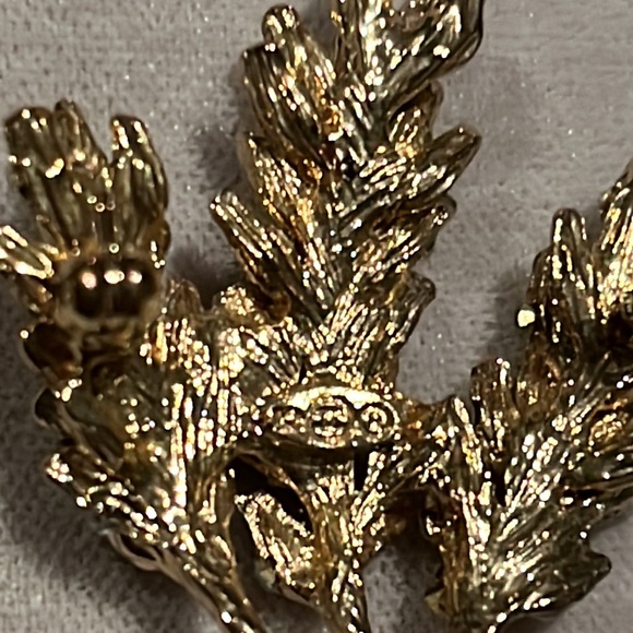Chanel Gold Tone and Crystals Wheat Brooch,  Twist Stems, Signed on back - Picture 11 of 15